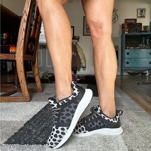 Stylish Black and White Women's Sneakers